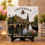 Amsterdam Tegeltje 15 x 15 cm – Grachten, Fiets & Tulpen – Holland Souvenir – Decoratieve Wandtegel