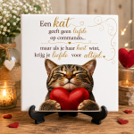 Decoratief Tegeltje Kat met Hart – “Een kat geeft geen liefde op commando” – Kattenliefhebber Cadeau – 15 x 15 cm